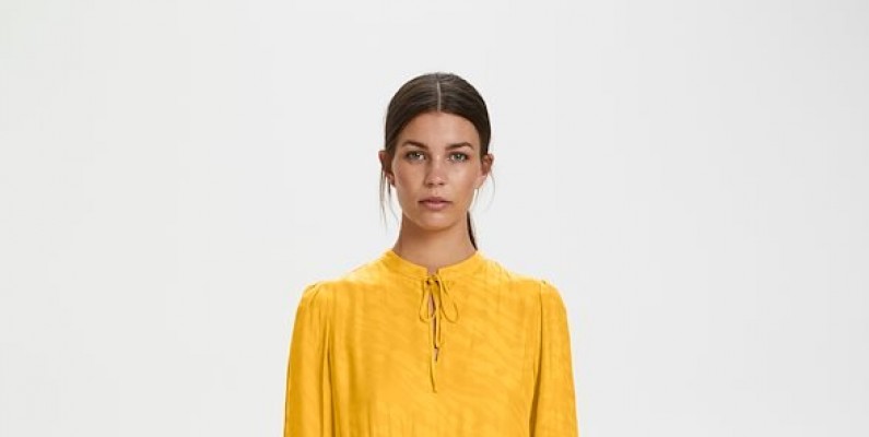 golden yellow vanayagz kjole